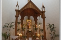Ołtarz wraz z poświęconym w 2012 r. obrazem patronki parafii