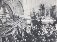 Wnętrze kościoła pw. Przenajświętszego Sakramentu przy ul. Szarej w budowie (1911 r.)